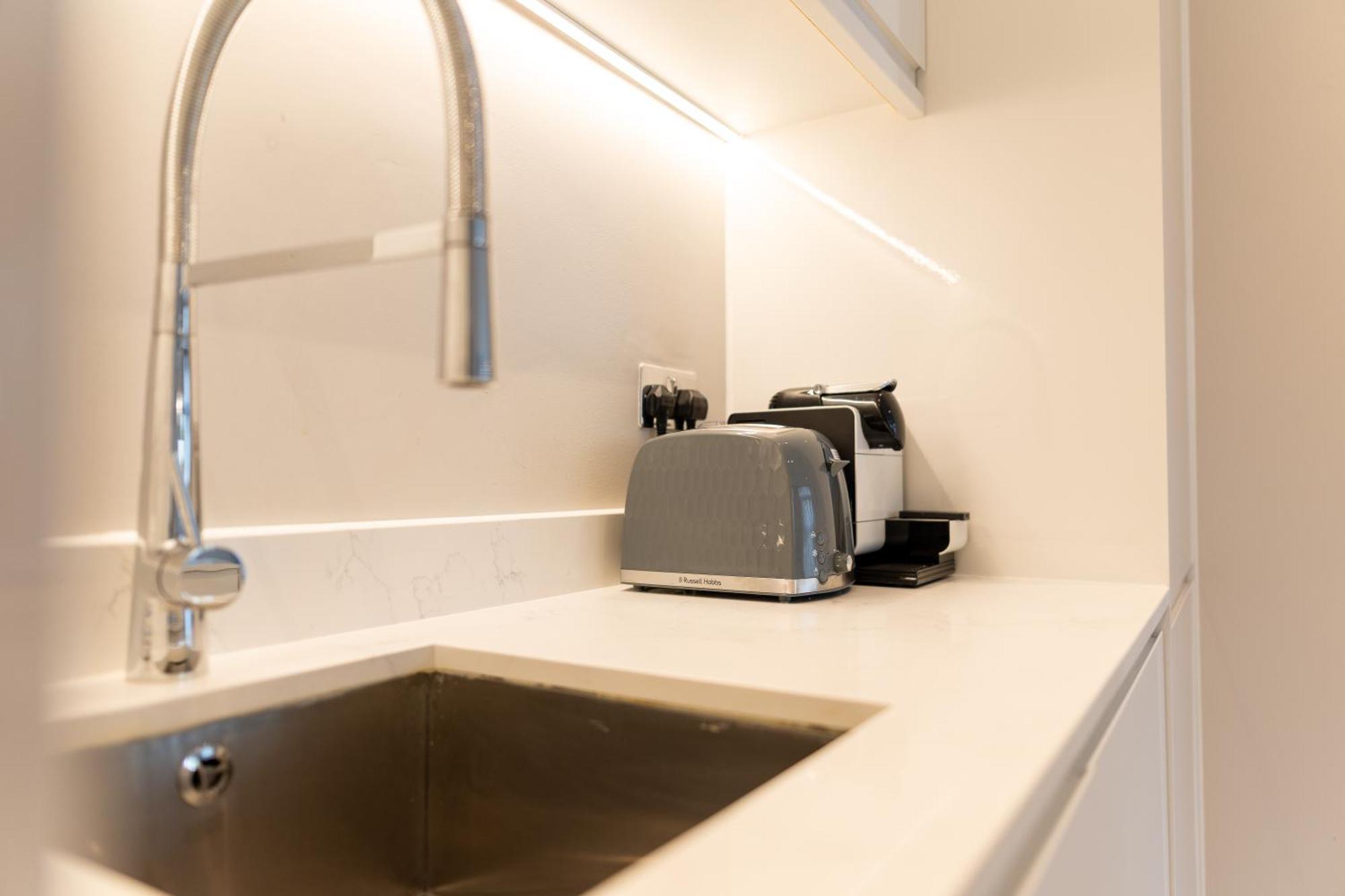Exclusive Cardiff City Centre Apartment Exterior photo